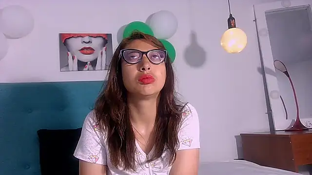 Snapshot of Skarlett_Sweet5 chatting on 04.07.26 Skarlett Sweet5 online show from 04.07.26