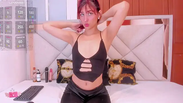 Snapshot of lili_blaze chatting on 04.28.26 lili blaze online show from 04.28.26