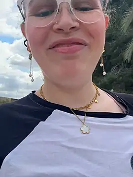 Snapshot of Zoe_brk chatting on 05.17.26 Zoe brk online show from 05.17.26