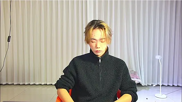 Snapshot of wumei-001 chatting on 04.04.26 wumei-001 online show from 04.04.26