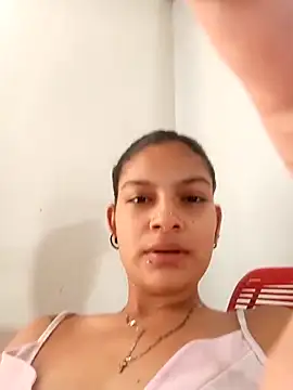 Lyra Siren online show from 04.17.26