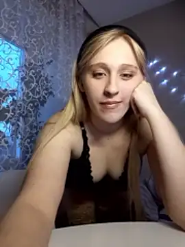 Snapshot of IsOlli chatting on 04.04.26 IsOlli online show from 04.04.26