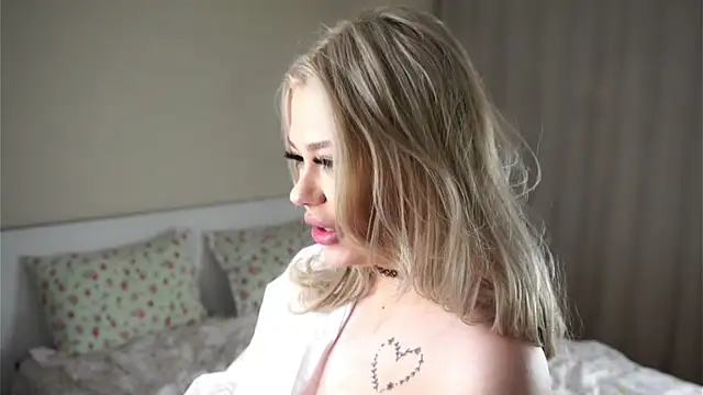 Snapshot of UnfittedExchange chatting on 04.07.26 UnfittedExchange online show from 04.07.26