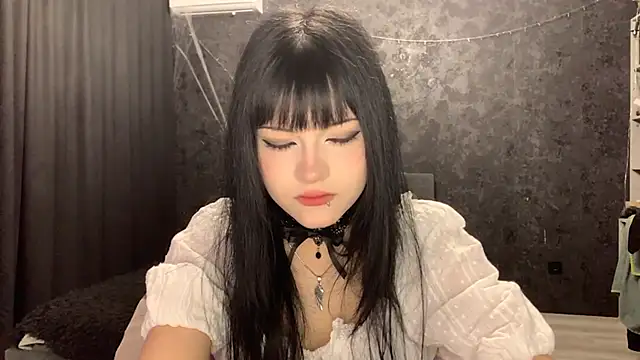 EmilyEmbears online show from 04.21.26