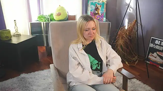 Snapshot of OliviaCaffery chatting on 04.02.26 OliviaCaffery online show from 04.02.26