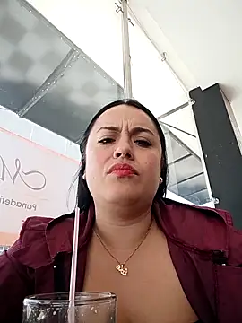 Snapshot of Lesli_26 chatting on 04.10.26 Lesli 26 online show from 04.10.26