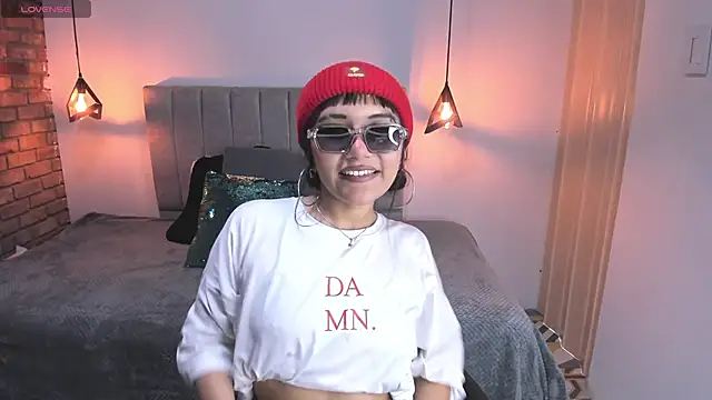 Hanna Clark   online show from 05.22.26