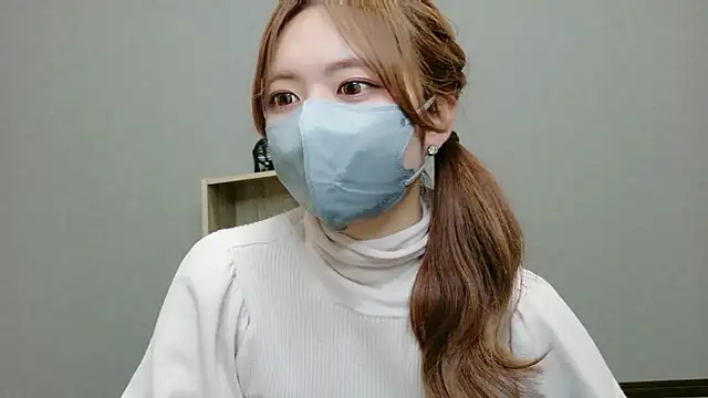 YUA 0425 online show from 05.05.26