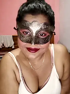 Maskedcurves online show from 05.07.26