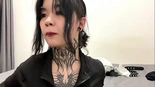 Snapshot of Juliou_ chatting on 04.05.26 Juliou online show from 04.05.26