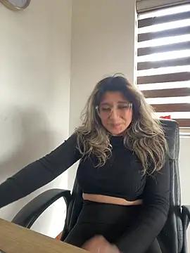 Snapshot of Isabella_varella- chatting on 05.11.26 Isabella varella- online show from 05.11.26