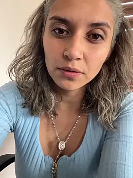 Snapshot of Isabella_varella- chatting on 05.21.26 Isabella varella- online show from 05.21.26