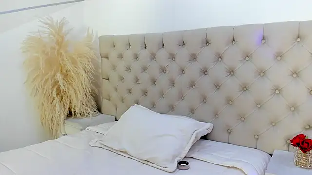 nahomyrusell online show from 04.11.26