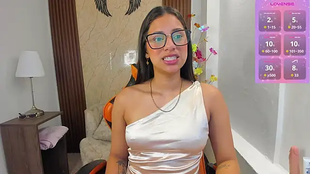 Snapshot of Atiena_ chatting on 06.19.26 Atiena online show from 06.19.26