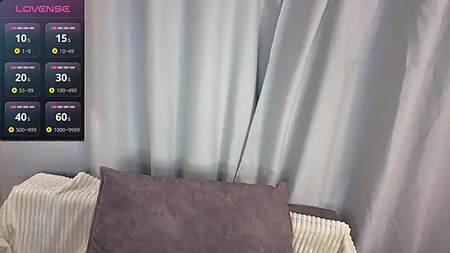 Snapshot of LuraPodraza chatting on 06.24.26 LuraPodraza online show from 06.24.26