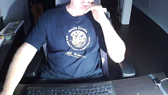 Snapshot of Shalun2000 chatting on 06.19.26 Shalun2000 online show from 06.19.26
