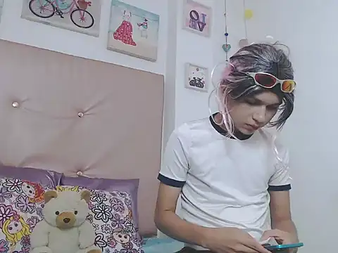 Aleja Scoott  online show from 04.15.26