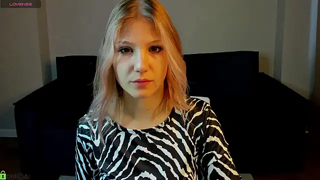 Snapshot of Angelina_Becker chatting on 04.17.26 Angelina Becker online show from 04.17.26