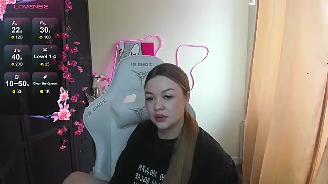 AmeliePeach online show from 04.06.26