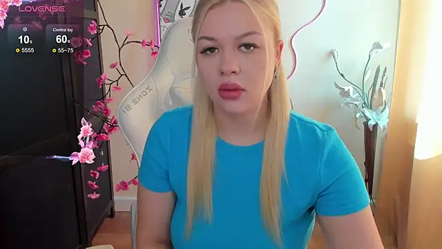 Snapshot of AmeliePeach chatting on 06.16.26 AmeliePeach online show from 06.16.26