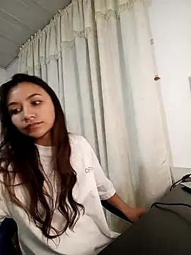 Snapshot of Leticia_Hinkley_ chatting on 04.09.26 Leticia Hinkley online show from 04.09.26