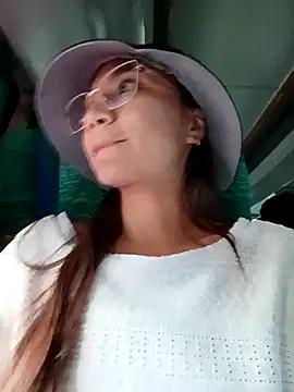 Snapshot of Leticia_Hinkley_ chatting on 04.27.26 Leticia Hinkley online show from 04.27.26