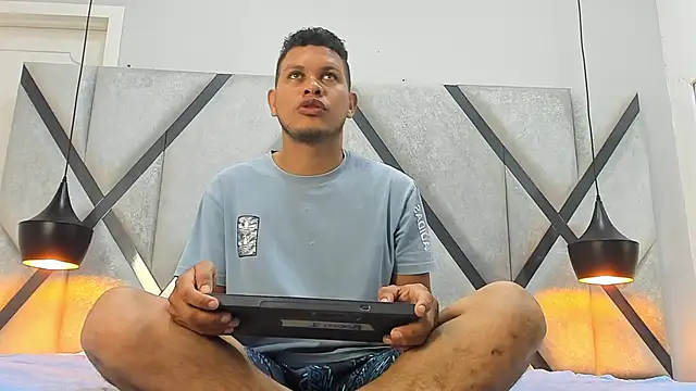 Snapshot of NohaBrooks chatting on 04.05.26 NohaBrooks online show from 04.05.26