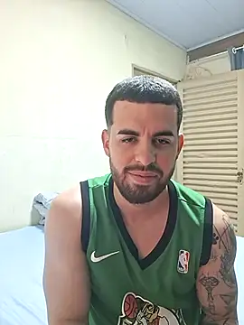 Snapshot of leoxxxgato chatting on 04.04.26 leoxxxgato online show from 04.04.26