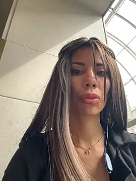 Snapshot of AlmaSajor_ chatting on 04.13.26 AlmaSajor online show from 04.13.26