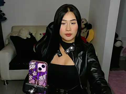 EvelynLeen  online show from 04.18.26