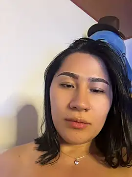 EvelynLeen  online show from 05.13.26