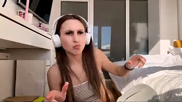 LynetteMerino online show from 04.05.26