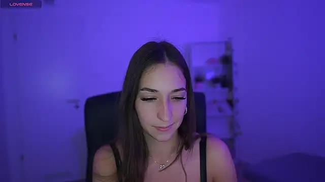 Crystalbrunette18 online show from 04.27.26