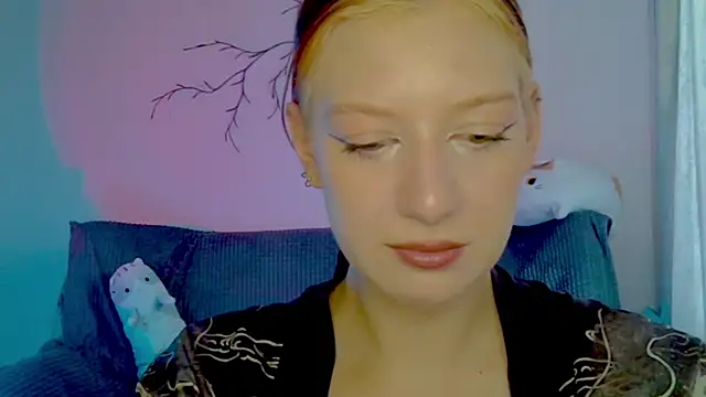 Snapshot of earn_my_lily chatting on 04.14.26 earn my lily online show from 04.14.26