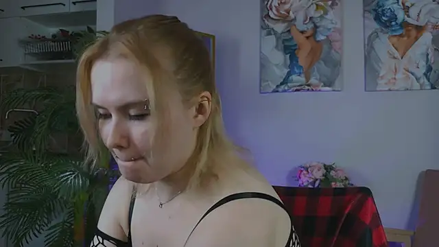 Snapshot of FionaxRider_ chatting on 04.06.26 FionaxRider online show from 04.06.26