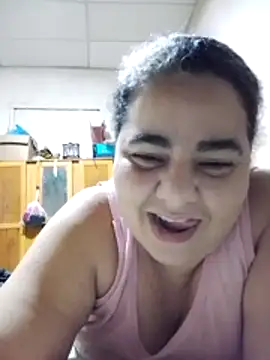 Snapshot of Golositadeamor chatting on 05.17.26 Golositadeamor online show from 05.17.26