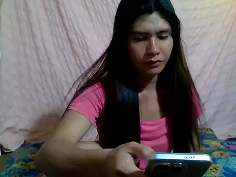 Snapshot of luna_veille chatting on 05.15.26 luna veille online show from 05.15.26