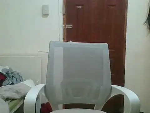 Snapshot of luna_veille chatting on 05.16.26 luna veille online show from 05.16.26