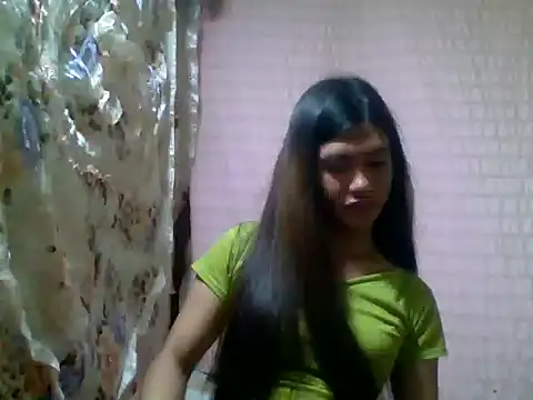 Snapshot of luna_veille chatting on 05.27.26 luna veille online show from 05.27.26