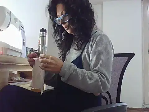 Snapshot of luly_mariposa chatting on 05.04.26 luly mariposa online show from 05.04.26