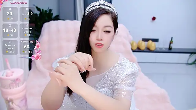 Snapshot of Millin-Mi chatting on 04.13.26 Millin-Mi online show from 04.13.26