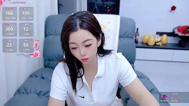 Snapshot of Millin-Mi chatting on 05.19.26 Millin-Mi online show from 05.19.26