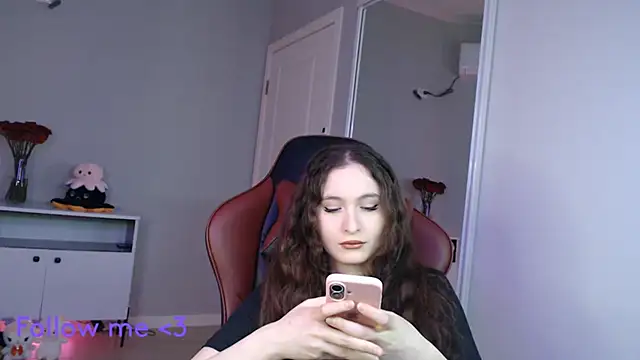 solitudebby online show from 04.10.26