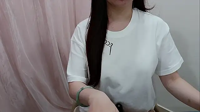 Snapshot of minami-yuiyui chatting on 05.20.26 minami-yuiyui online show from 05.20.26
