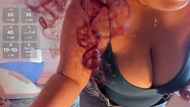 Zara Holly  online show from 04.12.26