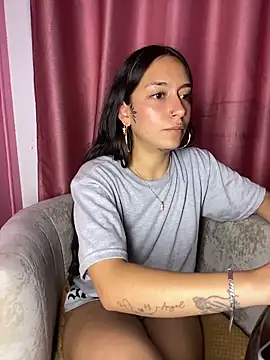 DulceLatinaxo online show from 04.21.26