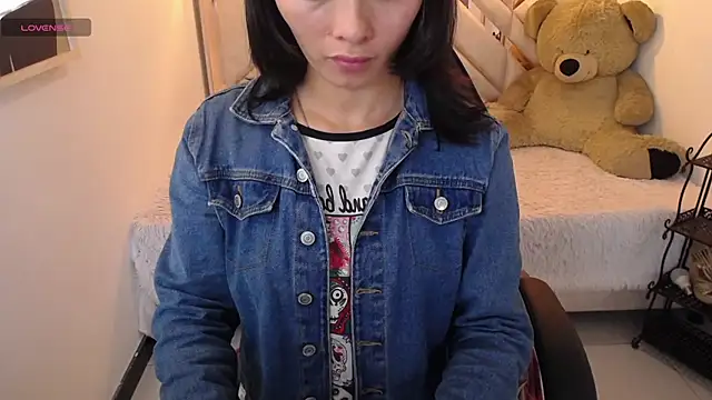 Snapshot of ahmy_ chatting on 05.19.26 ahmy online show from 05.19.26