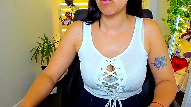 Snapshot of Tianniaa chatting on 06.18.26 Tianniaa online show from 06.18.26