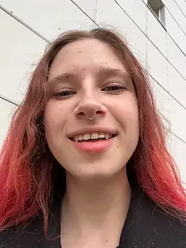 michelle lovique online show from 05.04.26
