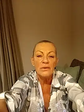 Snapshot of LadyBrigitte chatting on 04.12.26 LadyBrigitte online show from 04.12.26